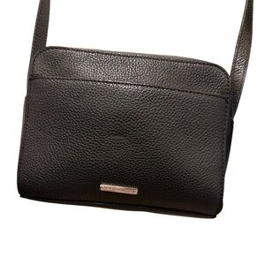 Rebecca Minkoff Regan Camera
Black Leather Crossbody Bag
19x15 cm